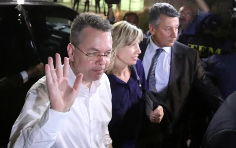Πάστορας Μπράνσον: Ποιος είναι ο άνδρας που έφτασε Τραμπ – Ερντογάν στα άκρα!